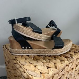 Steve Madden black platform sandals